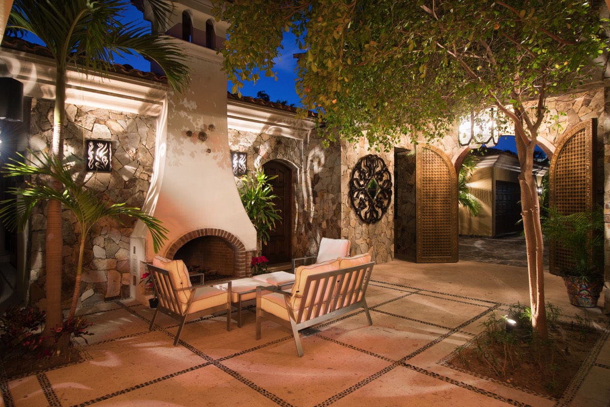 Los-Cabos-Luxury-Real-Estate-Photogrpahy-Casa-Cortez-2-Courtyard